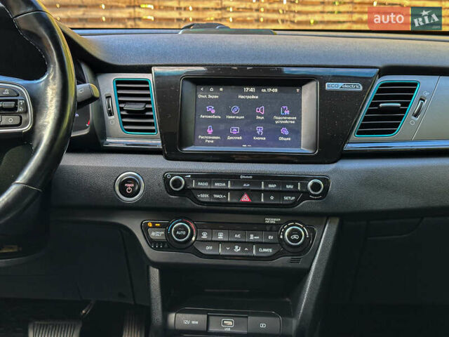 Білий Кіа Niro, об'ємом двигуна 0 л та пробігом 204 тис. км за 17800 $, фото 93 на Automoto.ua