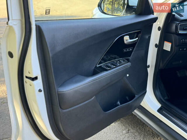 Белый Киа Niro, объемом двигателя 0 л и пробегом 147 тыс. км за 18500 $, фото 19 на Automoto.ua