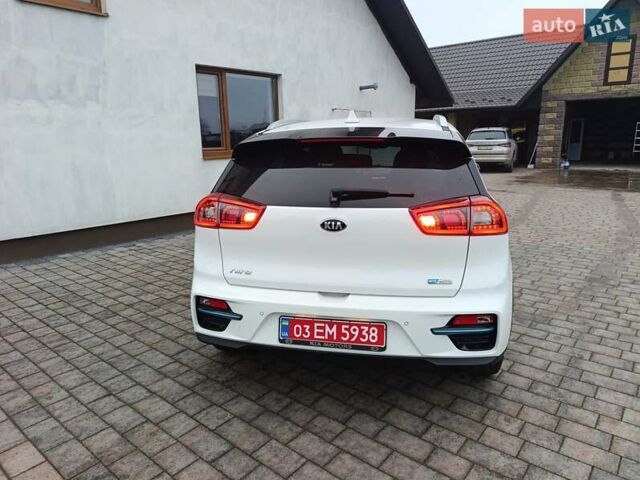 Белый Киа Niro, объемом двигателя 0 л и пробегом 127 тыс. км за 17400 $, фото 3 на Automoto.ua