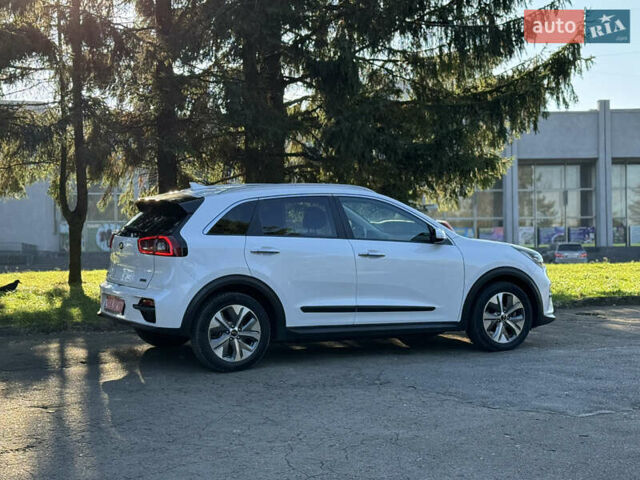 Белый Киа Niro, объемом двигателя 0 л и пробегом 147 тыс. км за 18500 $, фото 5 на Automoto.ua