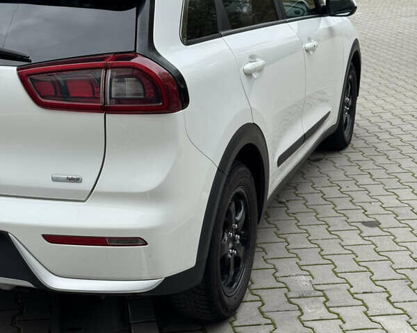 Киа Niro 2019 в Хмельницком на Automoto.ua Белый Киа Niro, объемом двигателя 1.6 л и пробегом 320 тыс. км за 12400 $, фото 5 на Automoto.ua