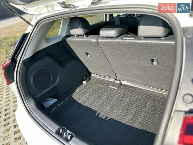 Білий Кіа Niro, об'ємом двигуна 0 л та пробігом 157 тис. км за 16900 $, фото 15 на Automoto.ua