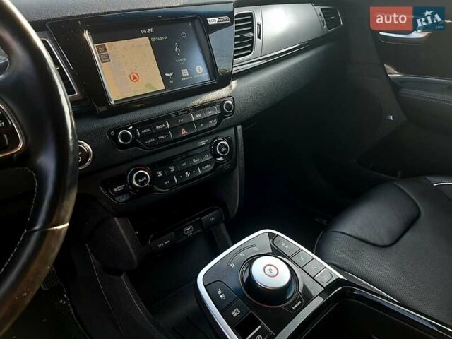 Білий Кіа Niro, об'ємом двигуна 0 л та пробігом 115 тис. км за 17200 $, фото 17 на Automoto.ua