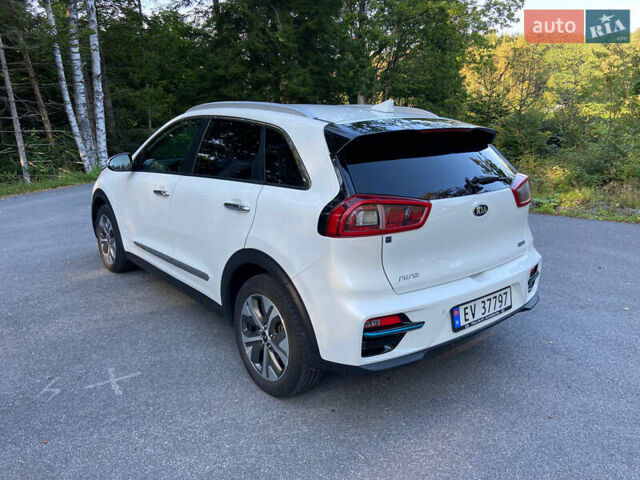 Білий Кіа Niro, об'ємом двигуна 0 л та пробігом 164 тис. км за 13500 $, фото 7 на Automoto.ua