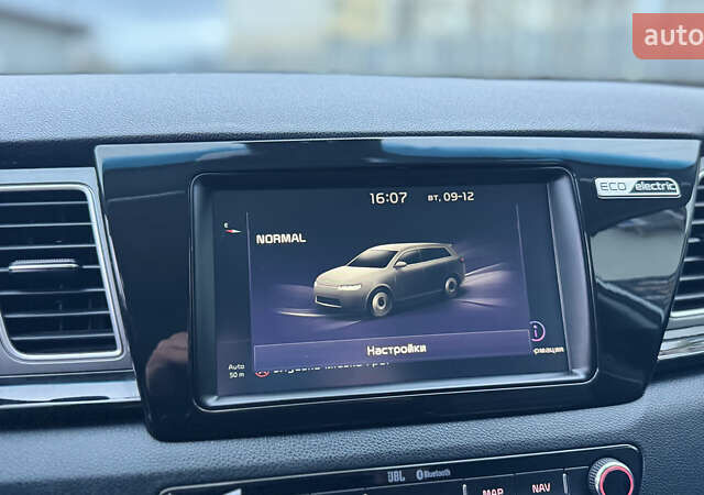 Білий Кіа Niro, об'ємом двигуна 0 л та пробігом 124 тис. км за 16999 $, фото 28 на Automoto.ua