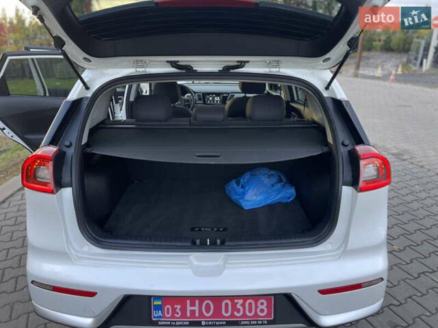 Киа Niro 2019 в Луцке на Automoto.ua Белый Киа Niro, объемом двигателя 1.58 л и пробегом 212 тыс. км за 15999 $, фото 15 на Automoto.ua