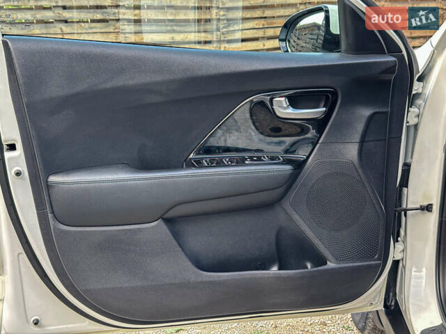 Білий Кіа Niro, об'ємом двигуна 0 л та пробігом 204 тис. км за 17800 $, фото 63 на Automoto.ua