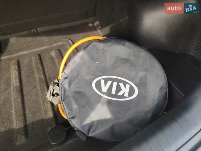 Белый Киа Niro, объемом двигателя 0 л и пробегом 105 тыс. км за 17555 $, фото 49 на Automoto.ua