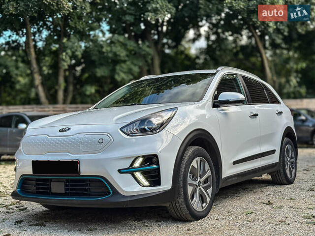 Білий Кіа Niro, об'ємом двигуна 0 л та пробігом 204 тис. км за 17800 $, фото 12 на Automoto.ua