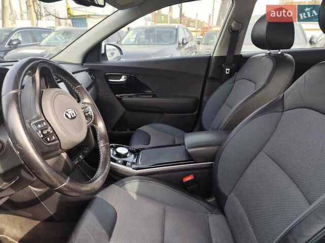 Белый Киа Niro, объемом двигателя 0 л и пробегом 105 тыс. км за 17555 $, фото 39 на Automoto.ua