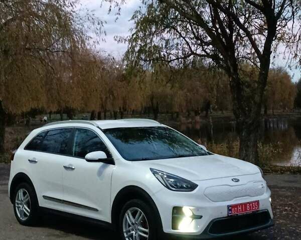 Білий Кіа Niro, об'ємом двигуна 0 л та пробігом 210 тис. км за 17600 $, фото 16 на Automoto.ua