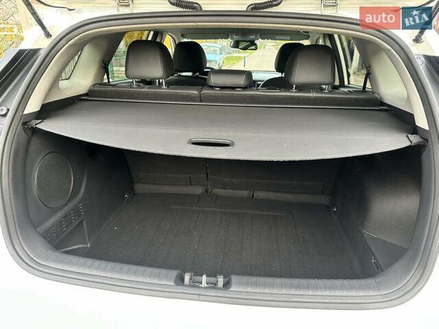 Киа Niro 2019 в Луцке на Automoto.ua Белый Киа Niro, объемом двигателя 0 л и пробегом 176 тыс. км за 15900 $, фото 15 на Automoto.ua