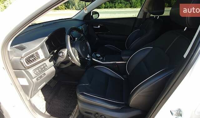 Білий Кіа Niro, об'ємом двигуна 0 л та пробігом 199 тис. км за 20000 $, фото 31 на Automoto.ua