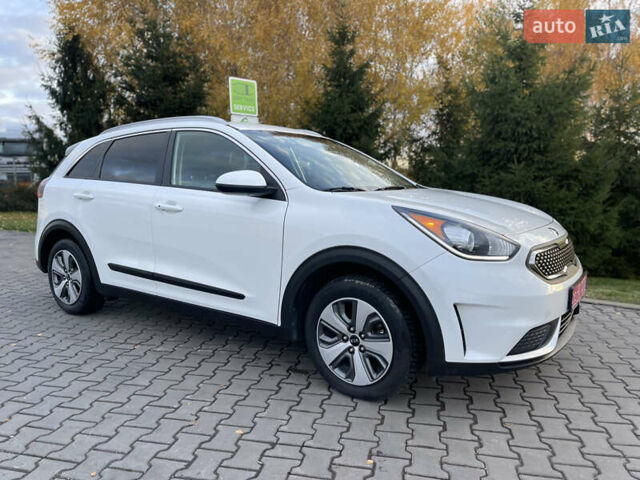 Киа Niro 2019 в Луцке на Automoto.ua Белый Киа Niro, объемом двигателя 1.58 л и пробегом 212 тыс. км за 15999 $, фото 4 на Automoto.ua