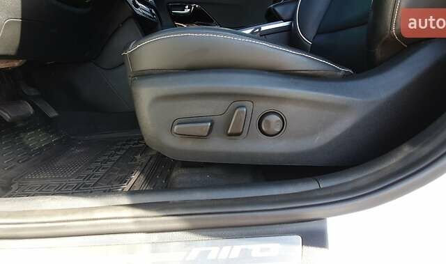Білий Кіа Niro, об'ємом двигуна 0 л та пробігом 199 тис. км за 20000 $, фото 32 на Automoto.ua
