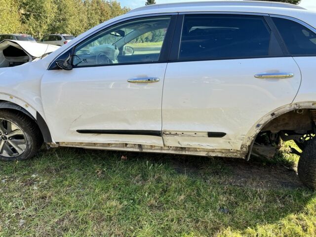 Білий Кіа Niro, об'ємом двигуна 0 л та пробігом 92 тис. км за 7000 $, фото 3 на Automoto.ua