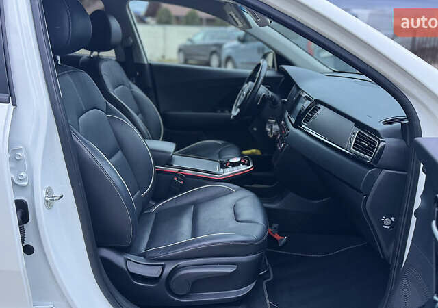 Білий Кіа Niro, об'ємом двигуна 0 л та пробігом 124 тис. км за 16999 $, фото 37 на Automoto.ua