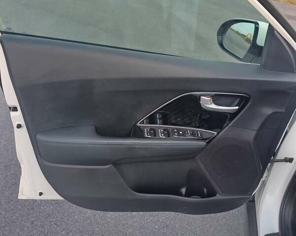 Киа Niro 2019 в Радивилове на Automoto.ua Белый Киа Niro, объемом двигателя 0 л и пробегом 126 тыс. км за 17800 $, фото 14 на Automoto.ua