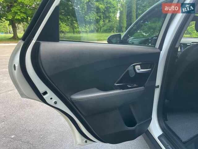 Белый Киа Niro, объемом двигателя 0 л и пробегом 95 тыс. км за 17850 $, фото 61 на Automoto.ua
