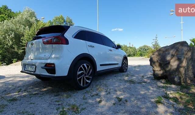 Білий Кіа Niro, об'ємом двигуна 0 л та пробігом 199 тис. км за 20000 $, фото 19 на Automoto.ua