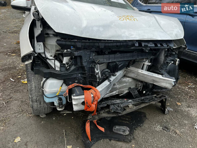 Білий Кіа Niro, об'ємом двигуна 1.58 л та пробігом 97 тис. км за 8900 $, фото 1 на Automoto.ua