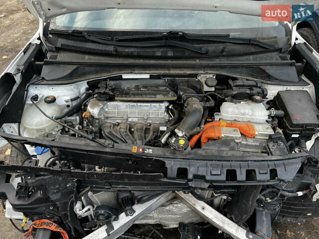 Білий Кіа Niro, об'ємом двигуна 1.58 л та пробігом 97 тис. км за 8900 $, фото 3 на Automoto.ua