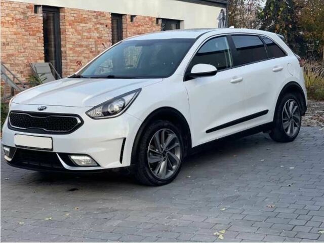 Киа Niro 2019 в Киеве на Automoto.ua Белый Киа Niro, объемом двигателя 1.6 л и пробегом 114 тыс. км за 11400 $, фото 1 на Automoto.ua
