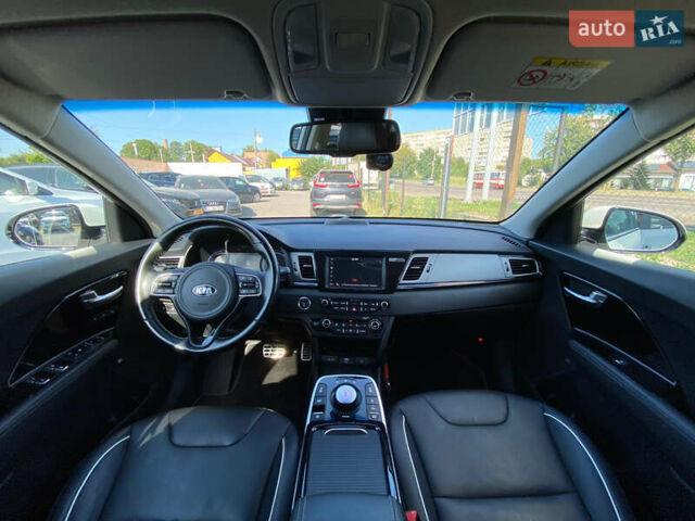 Белый Киа Niro, объемом двигателя 0 л и пробегом 70 тыс. км за 18850 $, фото 18 на Automoto.ua