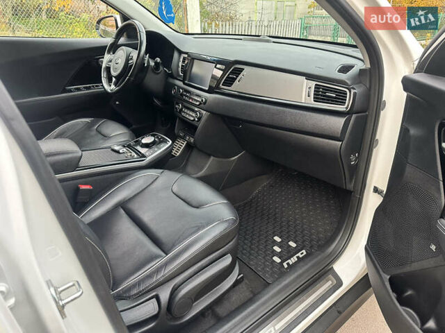 Киа Niro 2019 в Луцке на Automoto.ua Белый Киа Niro, объемом двигателя 0 л и пробегом 176 тыс. км за 15900 $, фото 14 на Automoto.ua