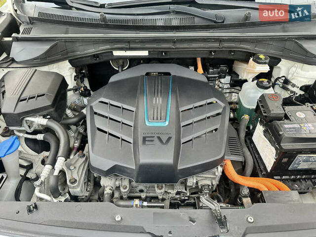 Киа Niro 2019 в Луцке на Automoto.ua Белый Киа Niro, объемом двигателя 0 л и пробегом 176 тыс. км за 15900 $, фото 13 на Automoto.ua