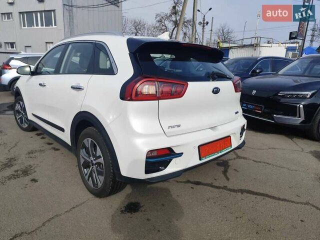 Белый Киа Niro, объемом двигателя 0 л и пробегом 105 тыс. км за 17555 $, фото 4 на Automoto.ua