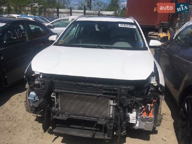 Білий Кіа Niro, об'ємом двигуна 1.58 л та пробігом 112 тис. км за 3000 $, фото 1 на Automoto.ua