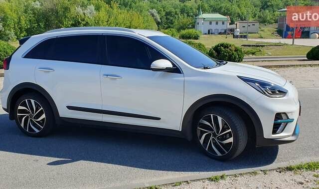Білий Кіа Niro, об'ємом двигуна 0 л та пробігом 199 тис. км за 20000 $, фото 2 на Automoto.ua