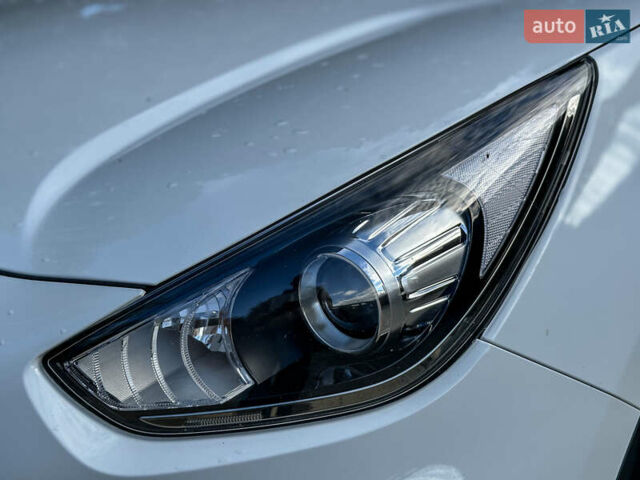 Білий Кіа Niro, об'ємом двигуна 0 л та пробігом 204 тис. км за 17800 $, фото 47 на Automoto.ua