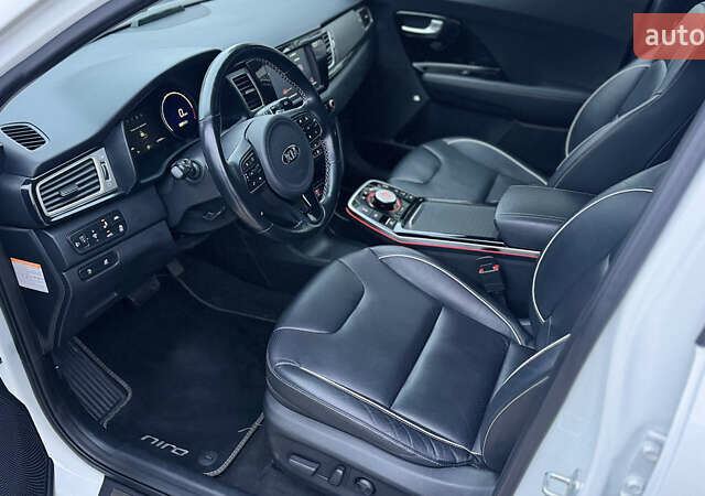 Білий Кіа Niro, об'ємом двигуна 0 л та пробігом 124 тис. км за 16999 $, фото 15 на Automoto.ua