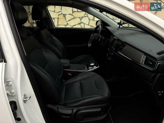 Киа Niro 2019 в Львове на Automoto.ua Белый Киа Niro, объемом двигателя 0 л и пробегом 97 тыс. км за 19000 $, фото 53 на Automoto.ua