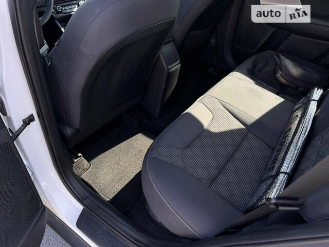 Киа Niro 2019 в Киеве на Automoto.ua Белый Киа Niro, объемом двигателя 1.59 л и пробегом 51 тыс. км за 19500 $, фото 14 на Automoto.ua