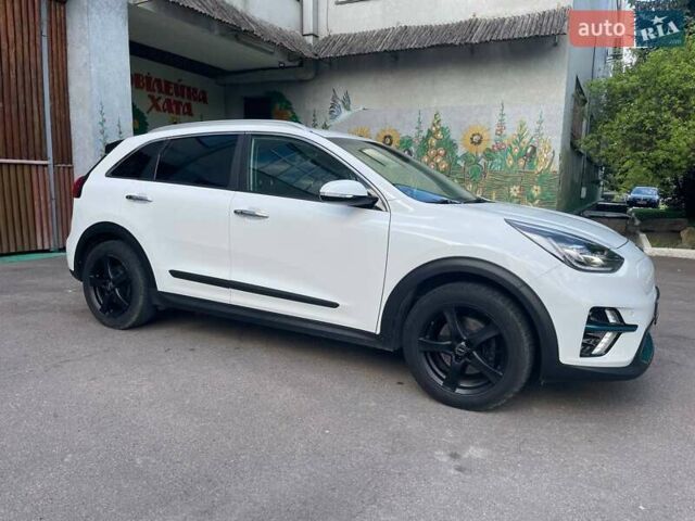 Белый Киа Niro, объемом двигателя 0 л и пробегом 95 тыс. км за 17850 $, фото 93 на Automoto.ua
