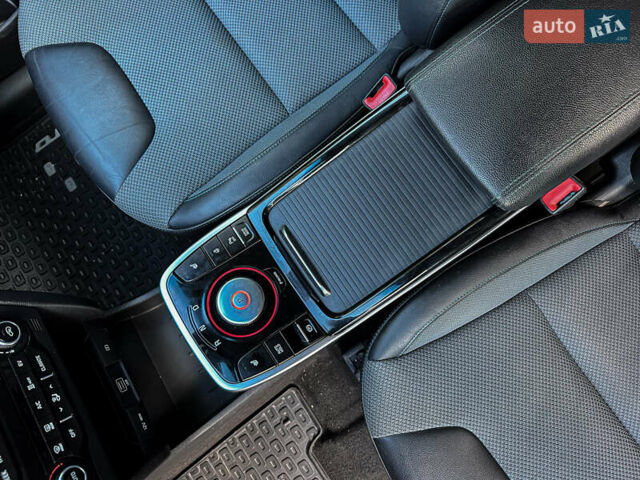 Білий Кіа Niro, об'ємом двигуна 0 л та пробігом 204 тис. км за 17800 $, фото 69 на Automoto.ua
