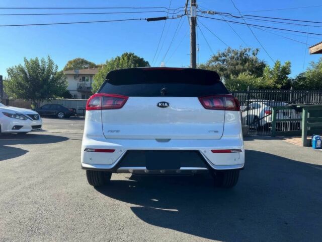 Білий Кіа Niro, об'ємом двигуна 1.6 л та пробігом 34 тис. км за 9700 $, фото 6 на Automoto.ua