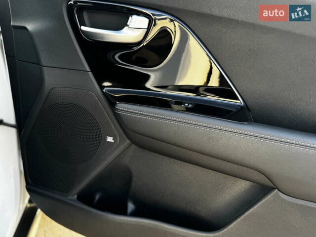 Білий Кіа Niro, об'ємом двигуна 0 л та пробігом 74 тис. км за 18700 $, фото 25 на Automoto.ua