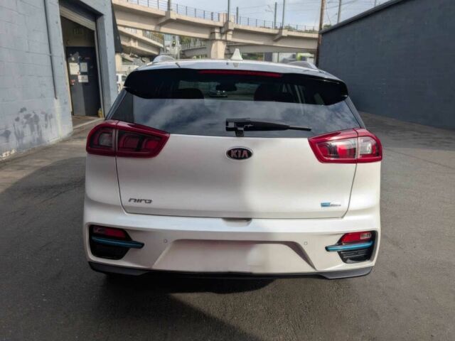 Білий Кіа Niro, об'ємом двигуна 0 л та пробігом 42 тис. км за 9800 $, фото 4 на Automoto.ua