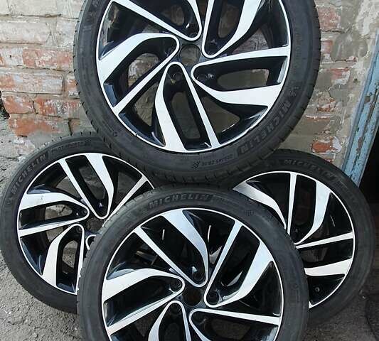 Білий Кіа Niro, об'ємом двигуна 0 л та пробігом 199 тис. км за 20000 $, фото 22 на Automoto.ua