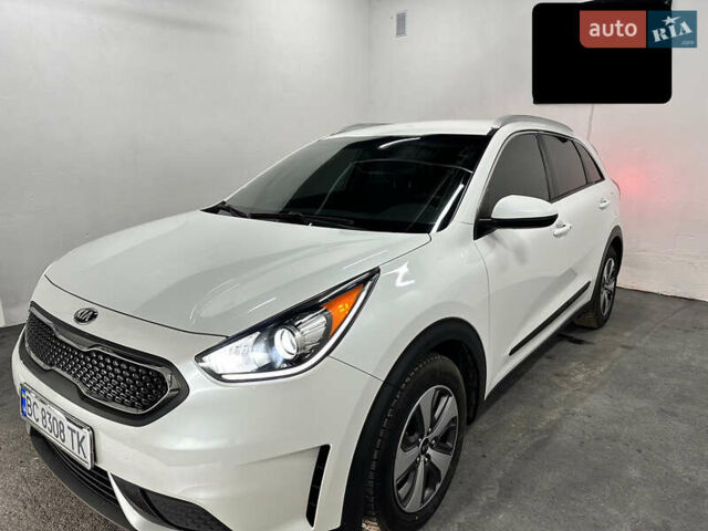 Белый Киа Niro, объемом двигателя 1.58 л и пробегом 103 тыс. км за 16500 $, фото 9 на Automoto.ua