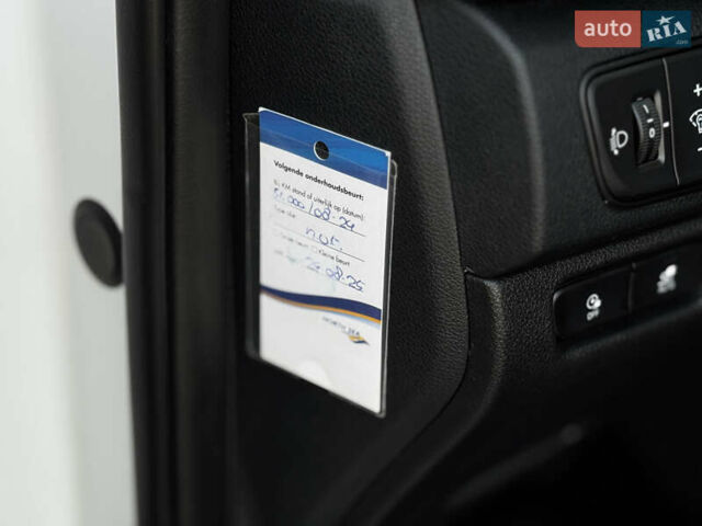 Білий Кіа Niro, об'ємом двигуна 0 л та пробігом 74 тис. км за 18700 $, фото 19 на Automoto.ua