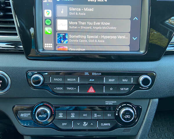 Білий Кіа Niro, об'ємом двигуна 0 л та пробігом 164 тис. км за 13500 $, фото 14 на Automoto.ua