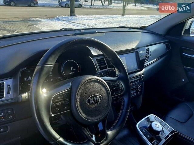 Білий Кіа Niro, об'ємом двигуна 0 л та пробігом 115 тис. км за 17200 $, фото 15 на Automoto.ua