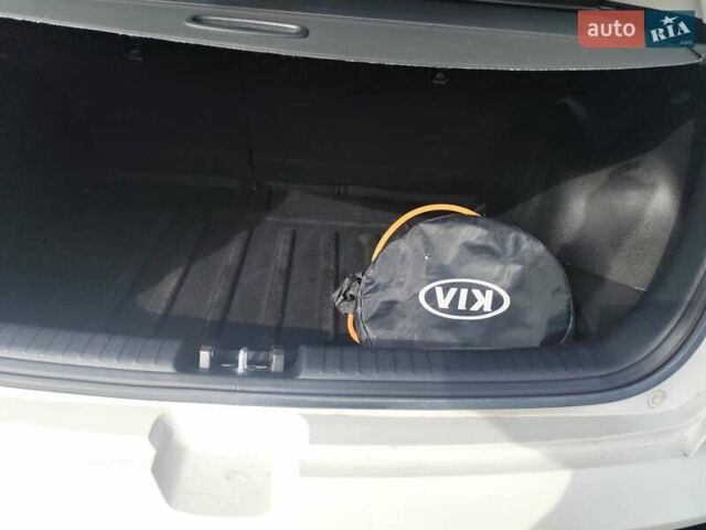 Белый Киа Niro, объемом двигателя 0 л и пробегом 105 тыс. км за 17555 $, фото 54 на Automoto.ua