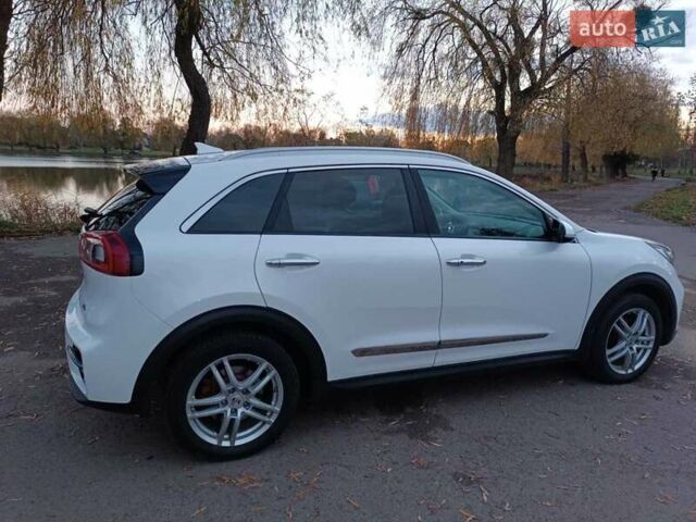 Білий Кіа Niro, об'ємом двигуна 0 л та пробігом 210 тис. км за 17600 $, фото 19 на Automoto.ua