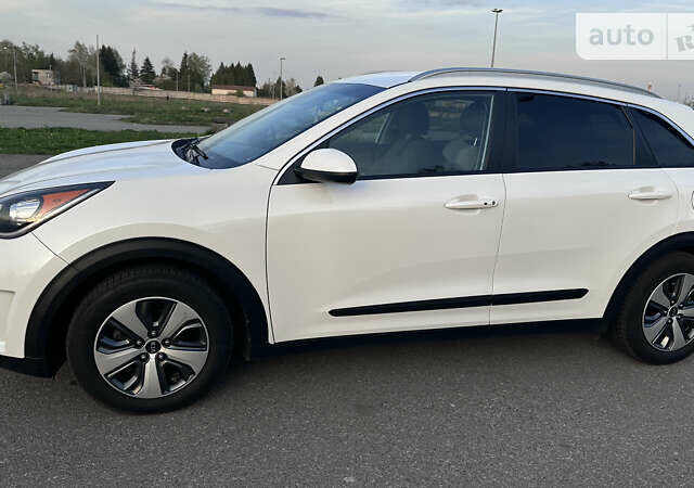 Білий Кіа Niro, об'ємом двигуна 1.6 л та пробігом 182 тис. км за 16500 $, фото 1 на Automoto.ua